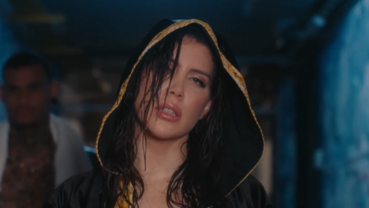 Wanda Nara lanzó "Money", su nueva canción con autos, dólares y boxeo en un casino hot