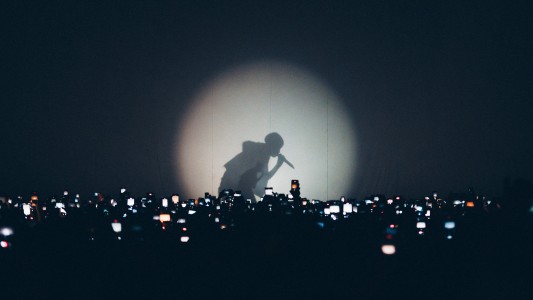 Milo J homenajeó a las Abuelas de Plaza de Mayo en su show