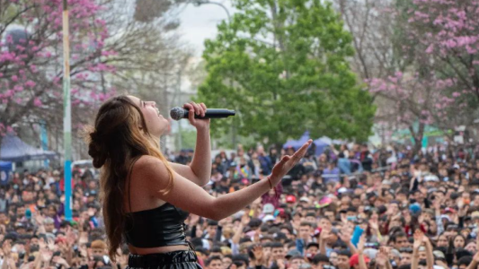 Quién es Tizishi, la artista que se volvió viral en Tik Tok por su manera de rapear