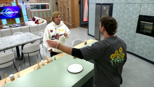 La pelea de Emmanuel y Bautista por un acolchado, silencios y traumas