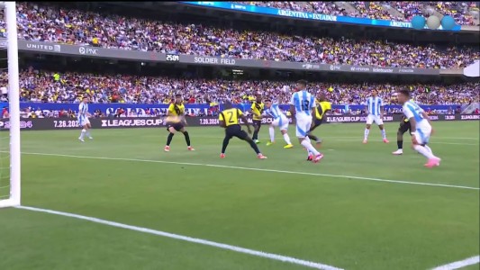 Hernán Galíndez le tapó un golazo a Lisandro Martínez - Argentina vs. Ecuador