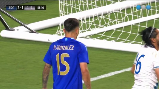 Nico González, remate al córner