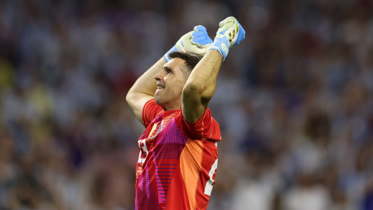 ¡Penal para Ecuador y palo! Enner Valencia no venció al Dibu Martínez