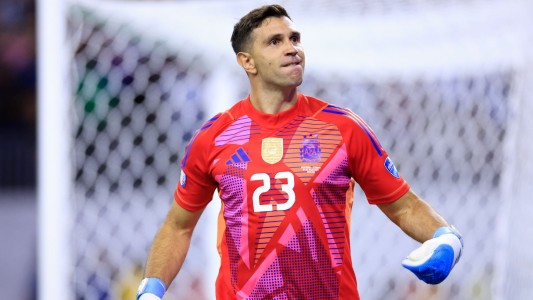 El Dibu volvió a ser el héroe y Argentina está en semis