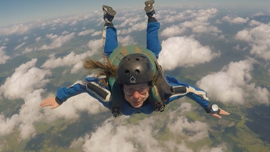 Eugenia era ingeniera y se lanzó literalmente hacia una vida llena de adrenalina