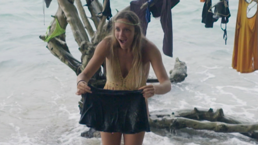 Hurtos insólitos: después de 5 días el mar le devolvió la pollera a Martina