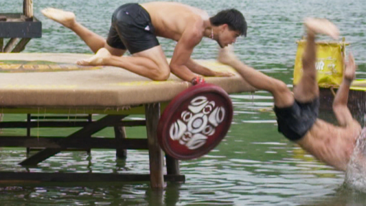 Los campamentos casi se violentan entre sí a cambio de 3 pollos al horno