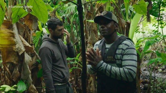 Capitán Eber visitó a las tribus para enseñarles cómo sobrevivir