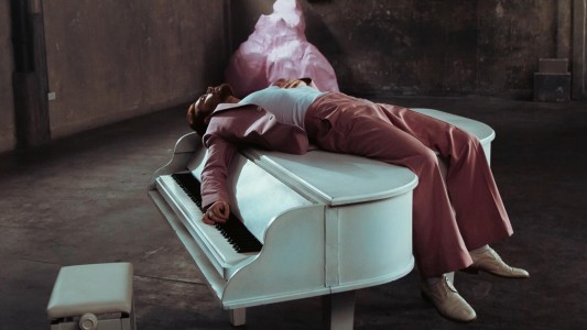 Ruggero presentó “Mil Kilos de Cemento”: “Es la canción correcta para quien necesita soltar”