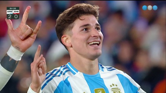 Julián Álvarez de zurda, travesaño y golazo - Argentina 2 Chile 0