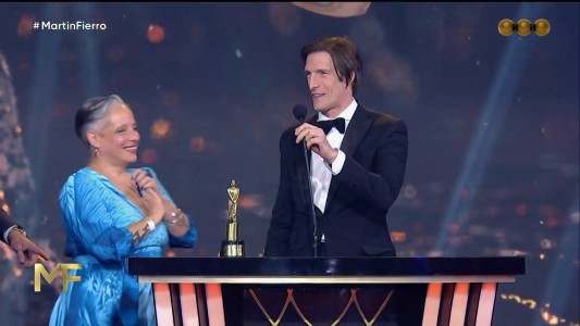 Iván de Pineda levantó el Martín Fierro para Escape Perfecto