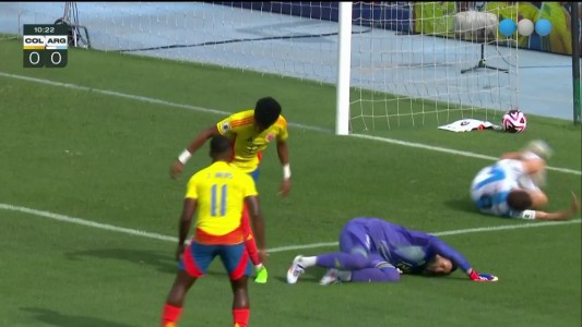 El VAR no llamó para chequear un posible penal a Julián Álvarez - Colombia vs. Argentina