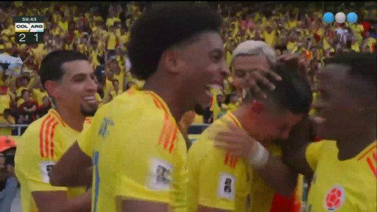 James Rodríguez hizo el 2 a 1 con un penal de VAR - Colombia vs. Argentina