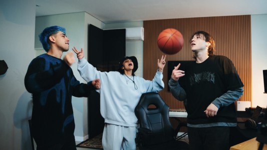 Paulo Londra se rompió un cuartetazo junto a Luck Ra y Valentino Merlo