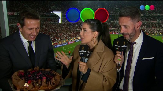 Wanda Nara interrumpió el partido de River para anunciar cuándo empieza Bake Off Famosos