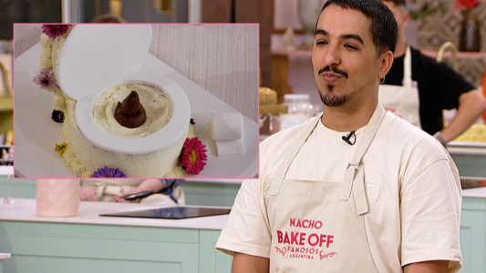 Nacho Elizalde hizo una torta de inodoro y caca para homenajear a su mamá