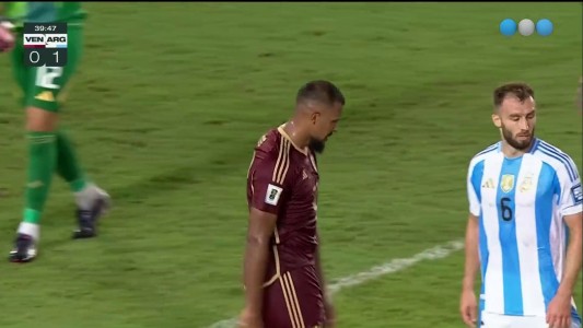 Venezuela-Argentina: Otamendi se la sacó a Rondón en la línea
