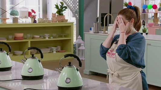 Mini prueba a ciegas: deberán frenar la pava en 80 grados sin mirar el termómetro