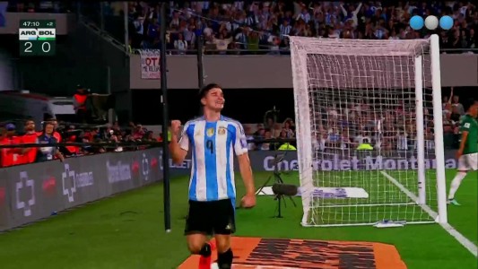 Julián Álvarez hizo el tercero al final de primer tiempo - Argentina vs. Bolivia