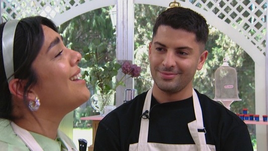 El romance de Ángela Leiva y Gastón Edul crece entre fotos, cábalas y canciones