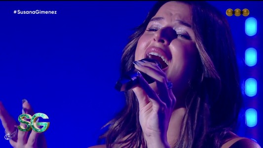 Nathy Peluso lo dio todo con "Envidia" y "Vivir así es morir de amor"