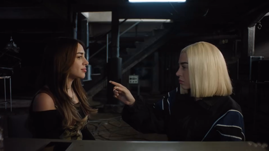 Con un emotivo video junto a "su yo" del pasado, Nicki Nicole anunció la llegada de su nuevo álbum