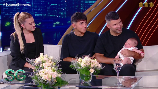 El Kun Agüero presentó a su hija Olivia junto a su pareja Sofía Calzetti