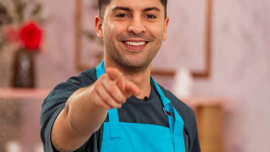 Gastón Edul cumplió su sueño de llevar el delantal celeste y Wanda Nara lo destrozó