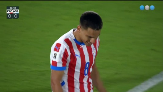 Diego Gómez casi tiene el primero con una jugada preparada - Paraguay vs. Argentina