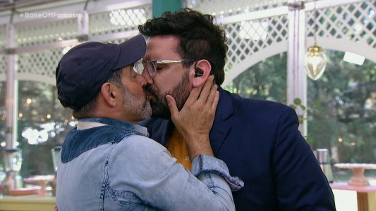 El beso de Mariano Iúdica y Damián Betular