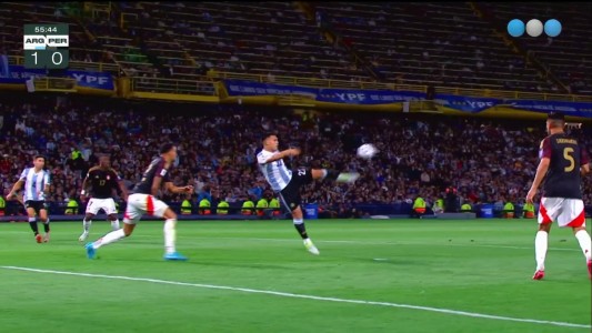 Golazo de tijera de Lautaro Martínez para el 1-0 - Argentina vs. Perú - Eliminatorias