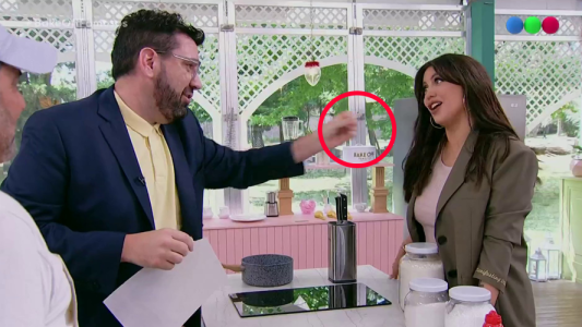 Betular se convirtió en cura y bautizó a Wanda Nara en la carpa de Bake Off Famosos