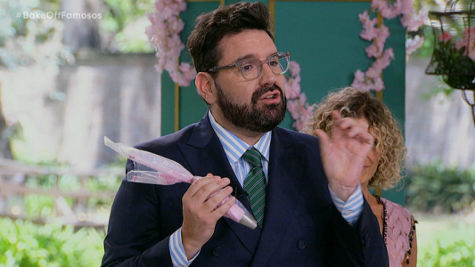 La técnica infalible de Damián Betular para hacer las tapitas de los macarons