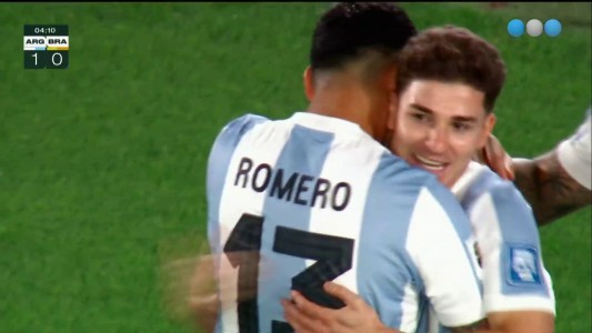 ¡Gol de Julián Álvarez para un 1-0 tempranero! - Argentina vs. Brasil - Eliminatorias 2026