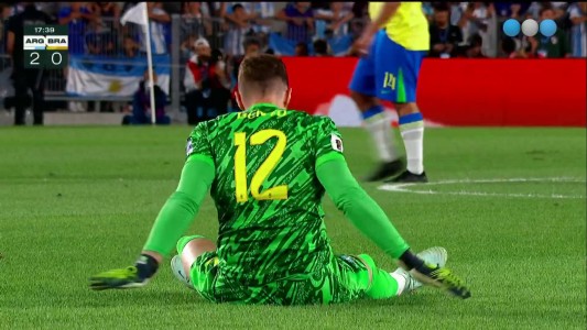 Brasil hace tiempo perdiendo 2-0 contra Argentina a los 18 minutos del primer tiempo