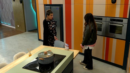 Sandra y Eugenia discutieron por una pinza y un pucho