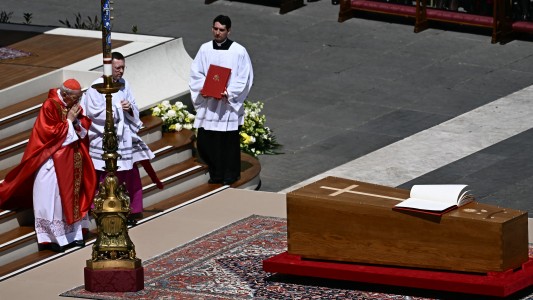 "Un Papa en medio de la gente con el corazón abierto hacia todos": la homilía completa del funeral de Francisco