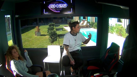 El Triángulo se agrieta y ellas no pueden hablar sin insultarse entre sí