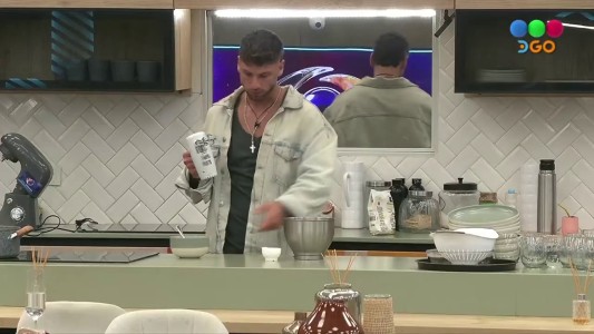 Una noche difícil: Tato cocinó y cenó solo