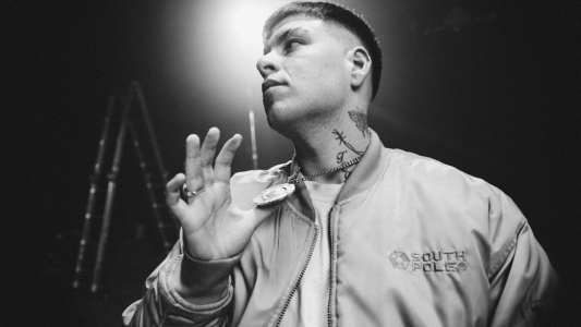 El uruguayo Knak homenajeó a Jorge Drexler en su nuevo single "Kalma"