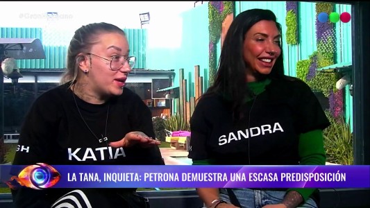 Katia sospecha que Petrona "esconde otra remera"