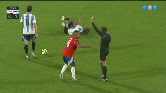 Patada de impotencia de Arturo Vidal a Rodrigo De Paul - Chile vs. Argentina - Eliminatorias 2026