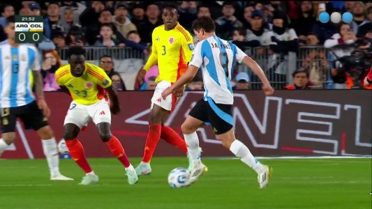 ¡Zurdazo de Julián Álvarez desde lejos! - Argentina vs. Colombia - Eliminatorias 2026