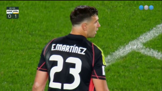 Doble atajada de Dibu Martínez para evitar el 0-2 - Argentina vs. Colombia - Eliminatorias 2026