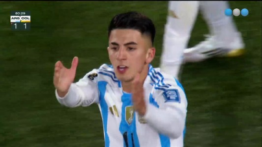 ¡Golazo de Thiago Almada para que Argentina le empate a Colombia con uno menos!