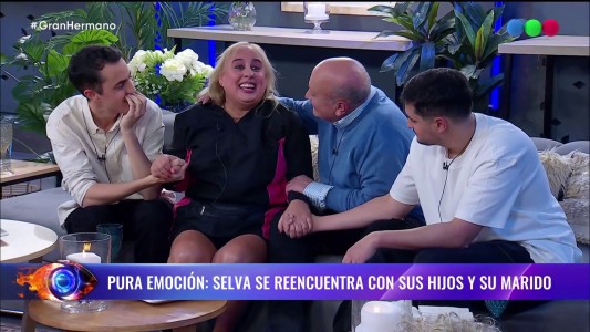 Selva fue más mamá que nunca al ver a su familia: "¿Se están cag... de hambre?"