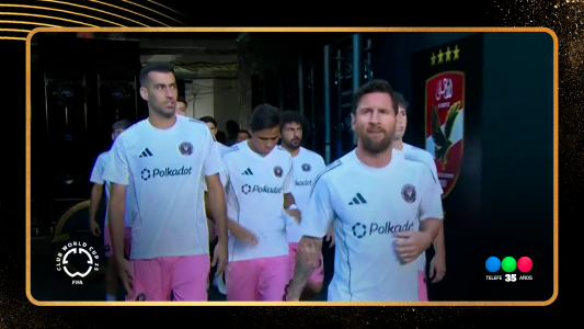 Lionel Messi recibió una ovación al entrar a la cancha