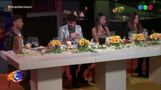 La emoción de los participantes con los saludos de sus familiares