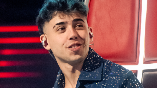 Luck Ra se conmovió en vivo con un regalo que le llegó desde la tribuna