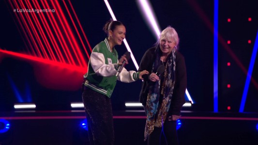 Una abuela se robó el show cuando su nieta logró 4 sillas